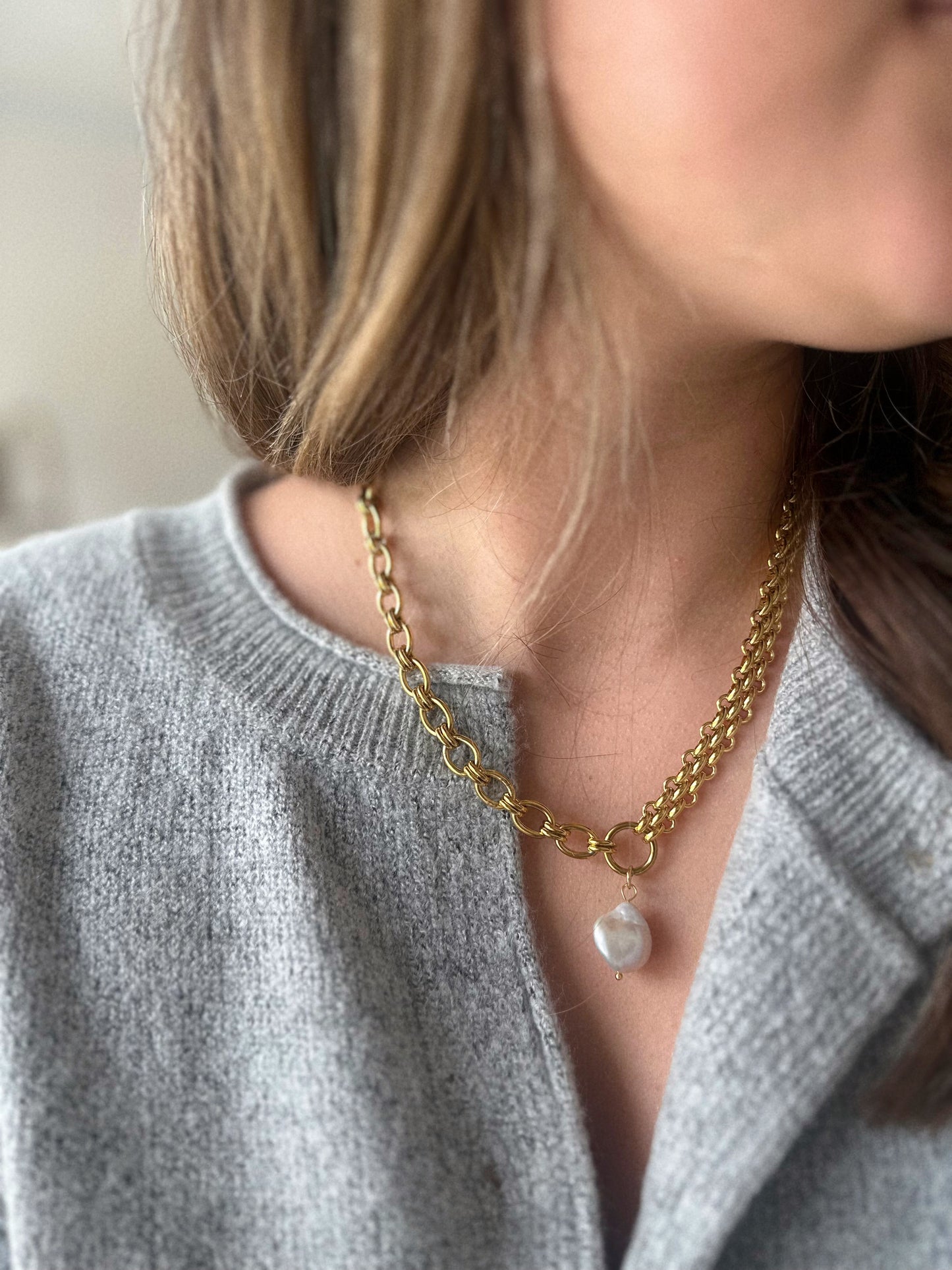On The Pearl Trend Gold Necklace