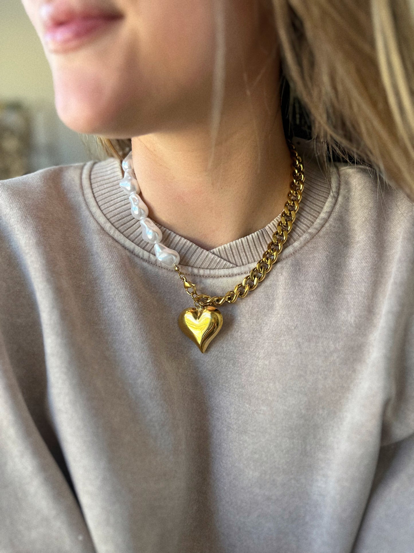 Dreamy Pearl + Gold Moment Heart Necklace