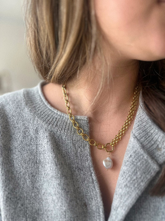 On The Pearl Trend Gold Necklace