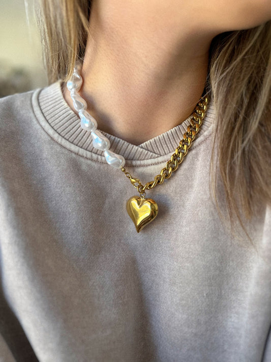 Dreamy Pearl + Gold Moment Heart Necklace
